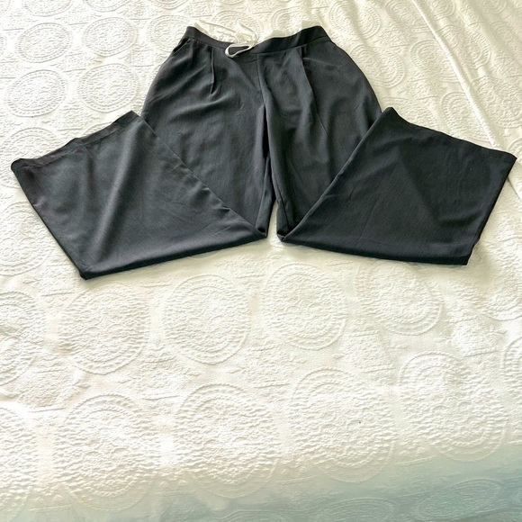 Haute Monde: Women’s Cute Grey with White tie front high waisted slacks, Size M - Picture 6 of 13